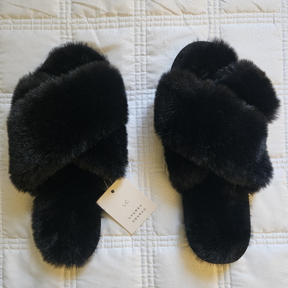 LC Lauren Conrad Super Soft Black Slippers